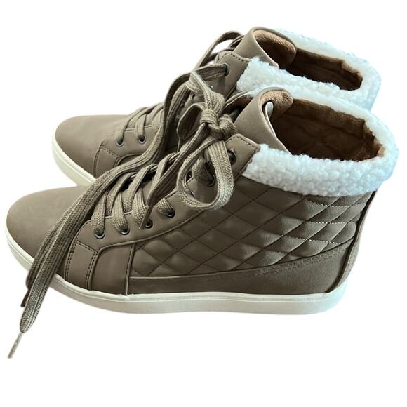 Wonderly Winny Taupe Faux Suede High Top Sneakers Woman Size 9 - Picture 4 of 9